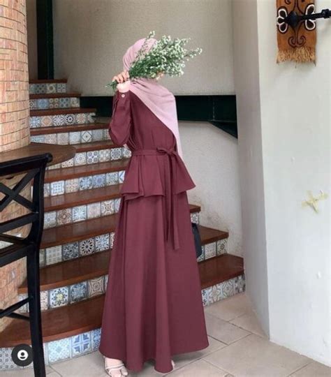 Warna Jilbab Yang Cocok Untuk Baju Warna Maroon Tampilan Jadi Stylish