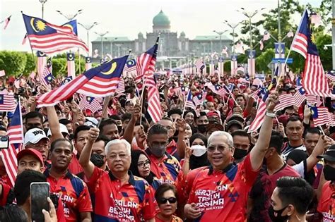 Pm Lancar Bulan Kebangsaan Dan Kibar Jalur Gemilang The