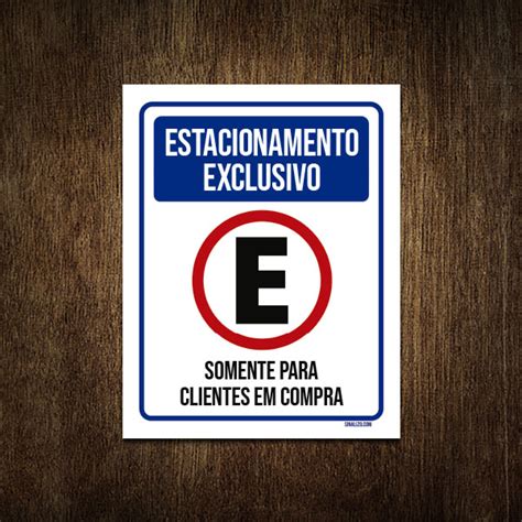 Placa De Sinaliza O Estacionamento Exclusivo Para Clientes Em