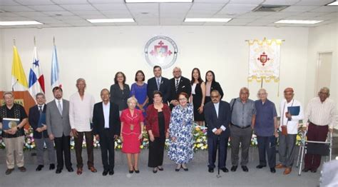 Reconocen La Trayectoria De Docentes Que Dejaron Una Huella Imborrable