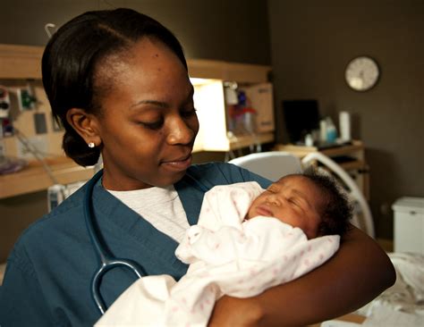 Experience and location determine how much do nicu nurses make yearly 11