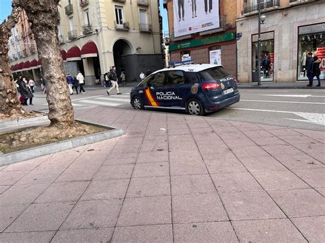 Un Polic A Nacional Fuera De Servicio Detiene En Huesca A Un Hombre Que