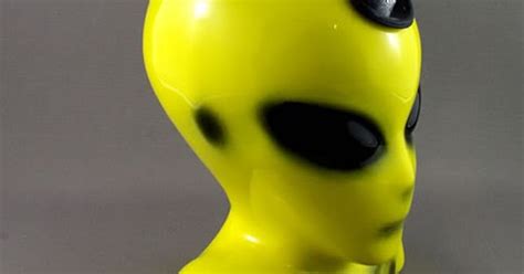 Awesome Pipes: Yellow Alien Bong