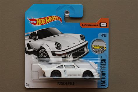 Hot Wheels 2017 Factory Fresh Porsche 9345 White See Condition