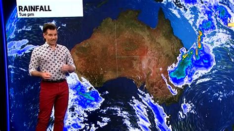 Australia Il Meteorologo Ha Un Attacco Di Panico In Diretta La