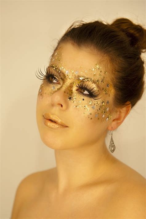 I can't decide if I will dress up yet, but this would be pretty. Fairy mask | Masquerade makeup ...