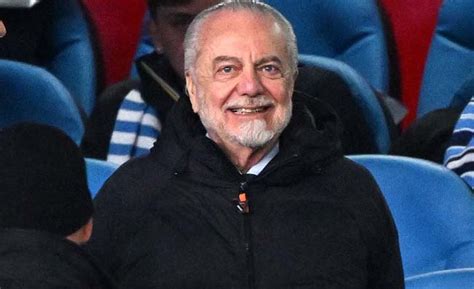 Il Napoli e De Laurentiis omaggiano De Simone I nostri auguri più