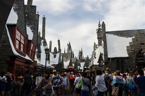 Harry Potter Puts Universal Studios Japan on Track for Visitor Record - Japan Real Time - WSJ