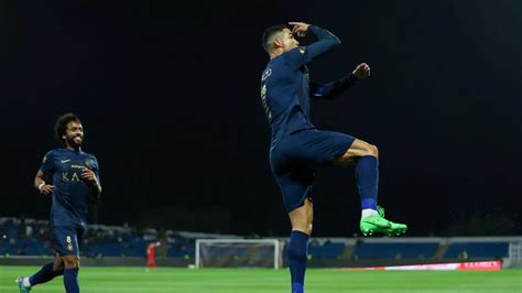 Cristiano Ronaldo Segna Tre Gol E A Sorpresa Resta Negli Spogliatoi Le