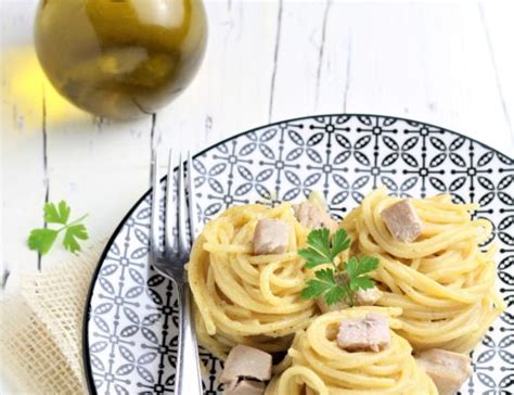 SPAGHETTI CON TONNO FRESCO OLIVE E POMODORINI Tacchi E Pentole