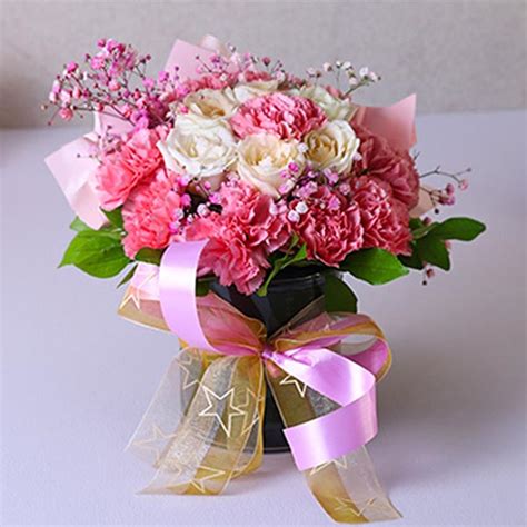 Send Roses N Carnation Vase Arrangement For Valentines Day Online