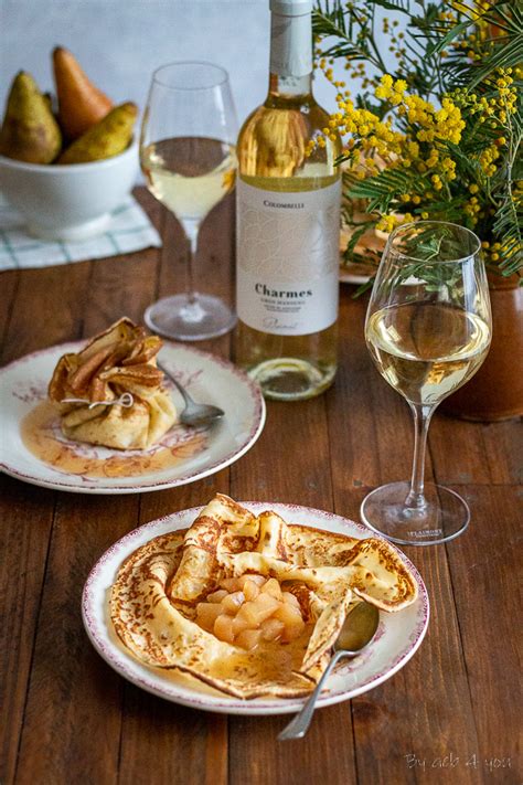 Aumonière de crêpes aux poires pochées au vin blanc doux