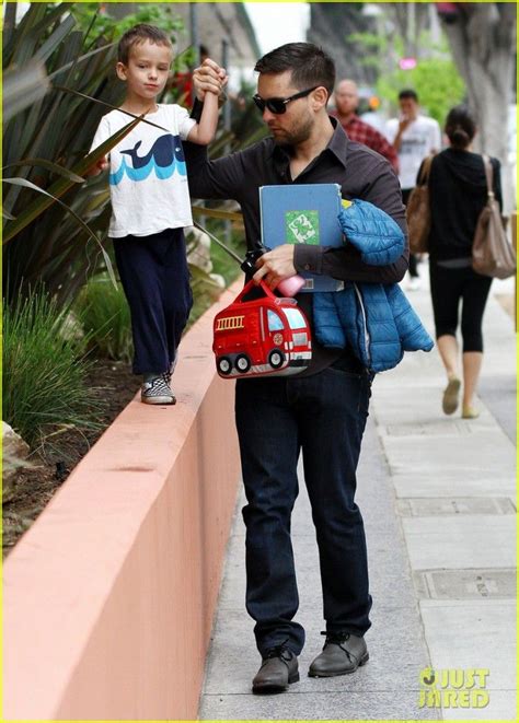 Tobey Maguire Persol Sunglasses Pregnant Celebrities Famous