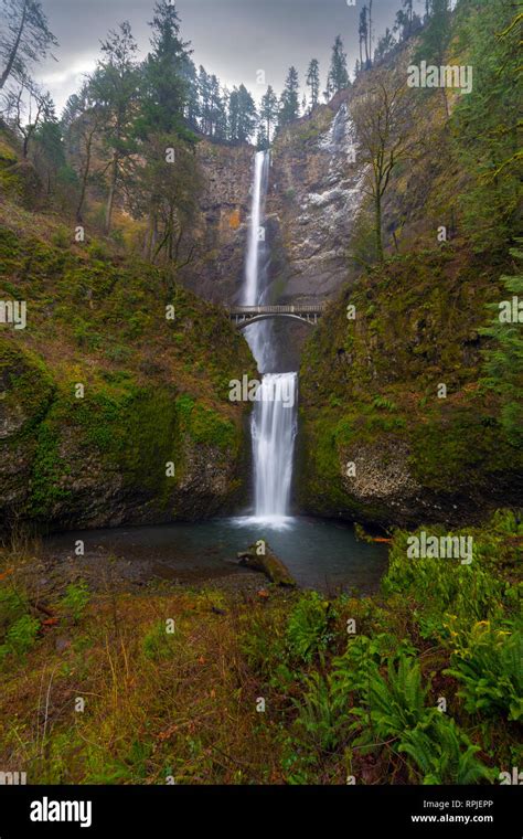 Columbia river gorge in winter hi-res stock photography and images - Alamy