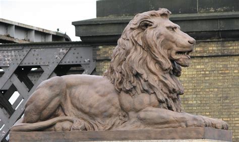 Lion Sculpture - Bob Speel's Website