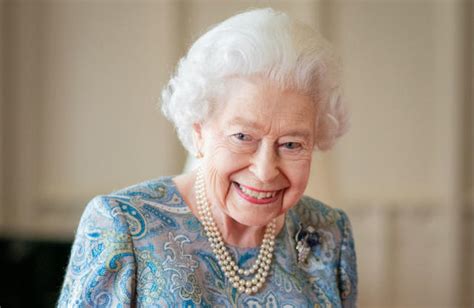 Was Queen Elizabeth An Alien These Are The Most Surreal Conspiracy