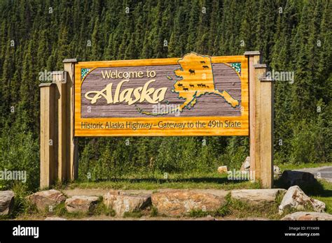 Sign Of Border At Yukon Territory Hi Res Stock Photography And Images