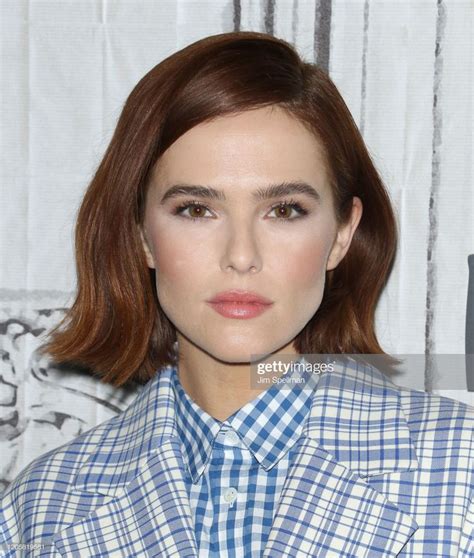 News Photo Actress Zoey Deutch Attends The Build Series To Hair