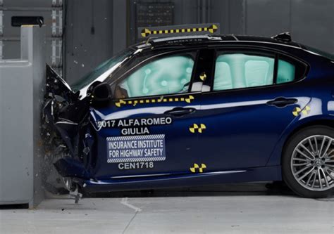 Foto Alfa Romeo Giulia Crash Test Iihs