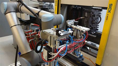 Ur Robots Speed Up In Mold Labelling Process