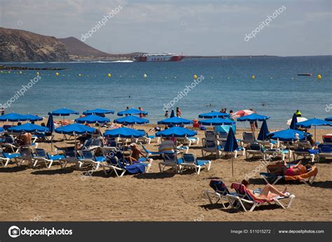 Public Beach Scene People Sunlight Stock Editorial Photo © Dirkm