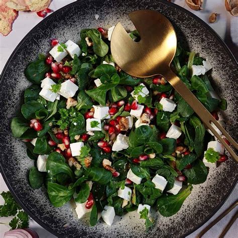 Granatapfel Salat mit Feldsalat Walnüssen und Feta Ein schneller