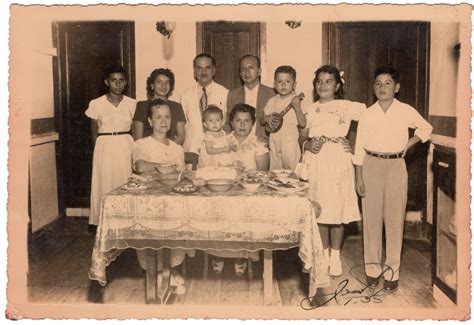 Familia De Matilde Hidalgo De Procel Y Amigos