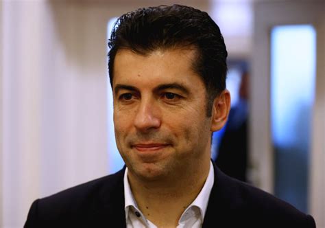 Добрев към Петков: Приканвам колегата да публикува рождените дати на ...