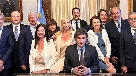 Milei juntó a su Gabinete en una tensa reunión previa al debate de la