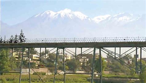 Arequipa Cierran dos puentes ante incremento de caudal del río Chili