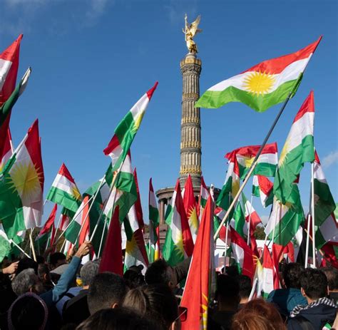 Solidarit T Mit Protesten Im Iran Zehntausende In Berlin Welt