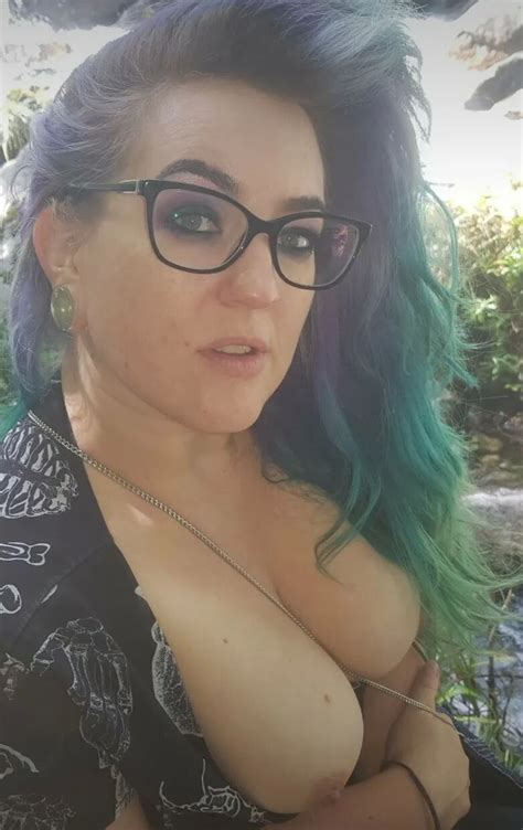 Chubby Milf Amy Leaf Outdoor Boobs Nudedworld