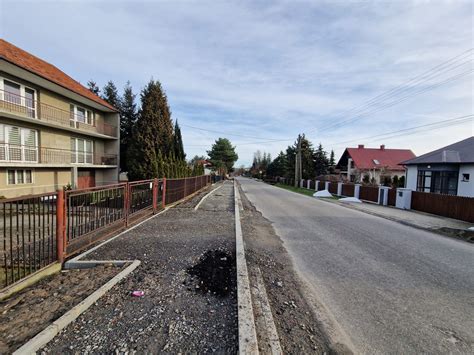 Droga Tr Bki Niegowi W Przebudowie Powstan Chodnik Nowa Jezdnia