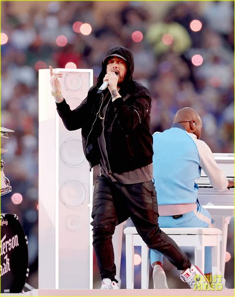 NFL Responds to Eminem Kneeling During Super Bowl Halftime Show: Photo ...