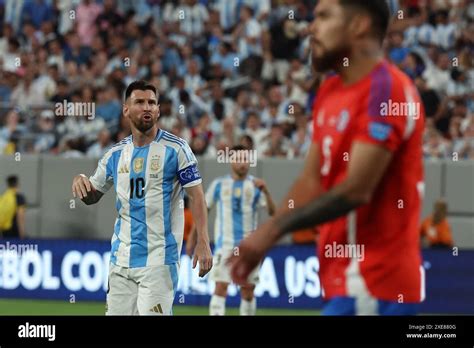 Der Argentinische St Rmer Lionel Messi L Gibt Beim Gruppenspiel Copa