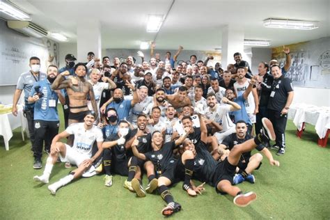 Marinho se empolga e cobra diretor do Santos Quando que vocês vão