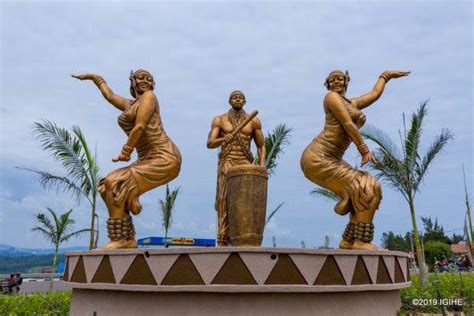 Africa View Facts On Twitter Sculptures At Sonatube Roundabout In