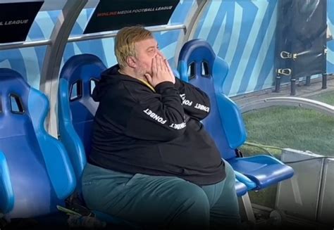 «Он скоро лопнет!» Известный коментатор Василий Уткин стал самым ...