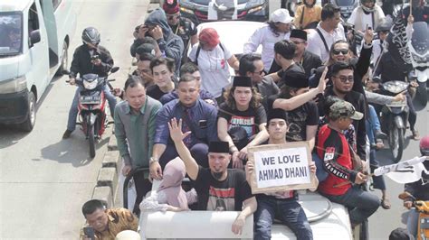 Foto Bebas Ahmad Dhani Ditunggu Fadli Zon Dan Neno Warisman Di Rumahnya