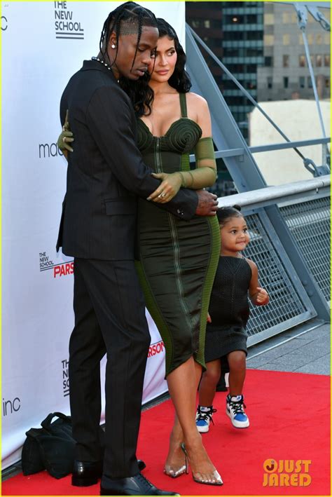 Full Sized Photo Of Kylie Jenner Travis Scott Red Carpet With Stormi