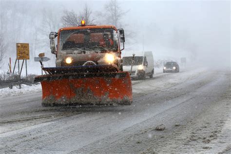 Galerija U Gorskom Kotaru Pada Snijeg U Priobalju Jaka Bura Str 1