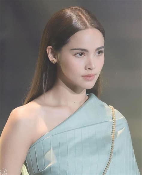 ปักพินโดย Dunkel Leben ใน Wmvac Yaya Urassaya ญาญ่า อุรัสยา เสปอร์บันด์ แฟชั่นไทย นางฟ้า