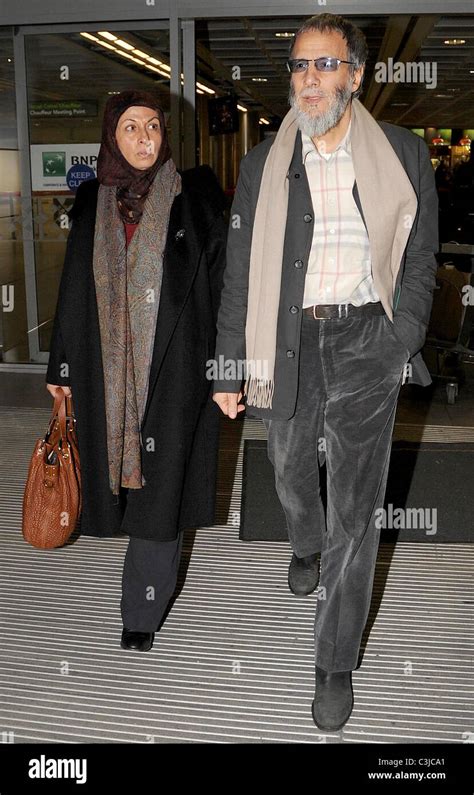 Fauzia Mubarak Ali And Yusuf Islam Aka Cat Stevens Yusuf Islam Stock