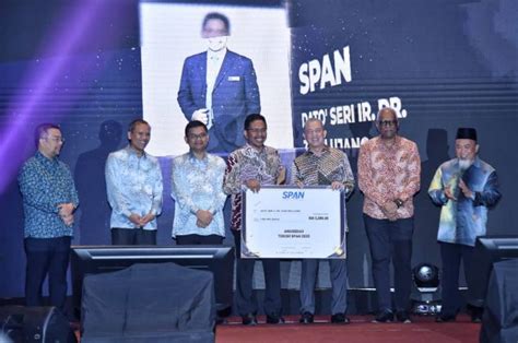 Dr Zaini Ujang Terima Anugerah Tokoh SPAN