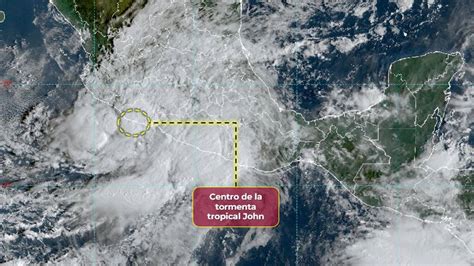 Tormenta tropical John vuelve a pegar ahora en Aquila Michoacán hay