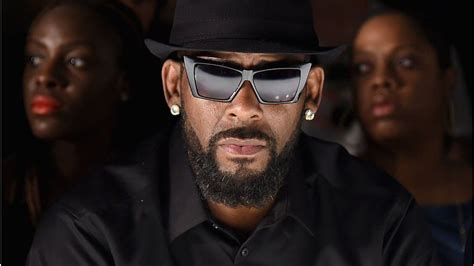 R Kelly Spotify Removes Singer From Playlists Bbc News