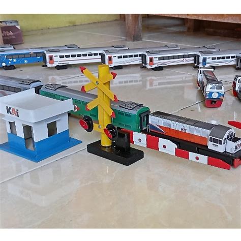 Jual Mainan Miniatur Kereta Api Indonesia Lokomotif Gerbong Mainan