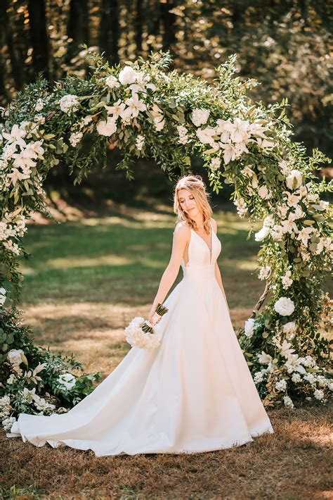 5 Autumn Wedding Dresses Youll Fall In Love With