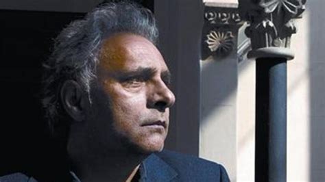 Hanif Kureishi Podr A Quedar Tetrapl Jico Tras Una Ca Da En Roma La