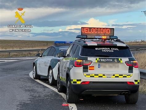 La Guardia Civil Investiga A Una Conductora Que Circulaba A 166 Km H